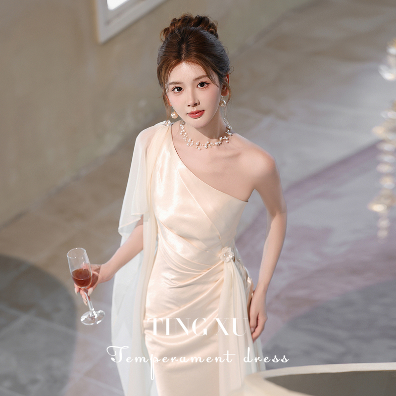 Ting Xu's "Floating Light Like a Dream" French-Style Off-Shoulder Engagement Dress, High-End and Stunningly Beautiful, Morning Gown, Bride's Toast Dress