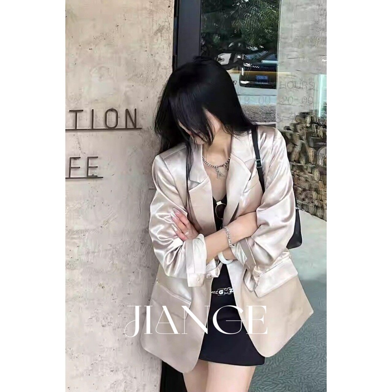 Pigeon's Wardrobe New Style Chanel-Inspired Elegant Light Luxury Fashion Casual Wide-Shoulder Satin Blazer for Women with a High-End Feel Pigeon's Wardrobe New Style Chanel-Inspired Elegant Light Luxury Fashion Casual Wide-Shoulder Satin Blazer for Women with a High-End Feel