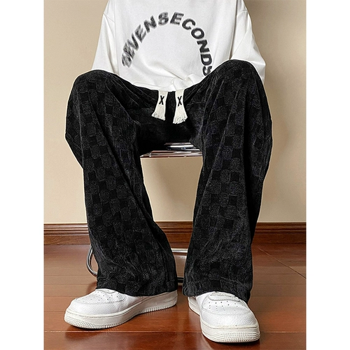 Вельветовые брендовые штаны, дизайнерские шахматы, тренд сезона