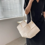 Небольшая дизайнерская вместительная и большая сумка через плечо, модная плетеная сумка на одно плечо, французский стиль, изысканный стиль, коллекция 2021