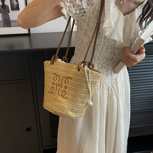 Соломенная модная сумка подмышку, коллекция 2023