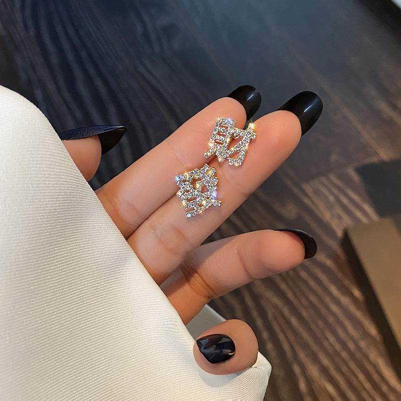 Compliment for good fortune ~ light and luxurious with ear accessories New Chains Nets net red subject earrings minimalist Temperament Boom