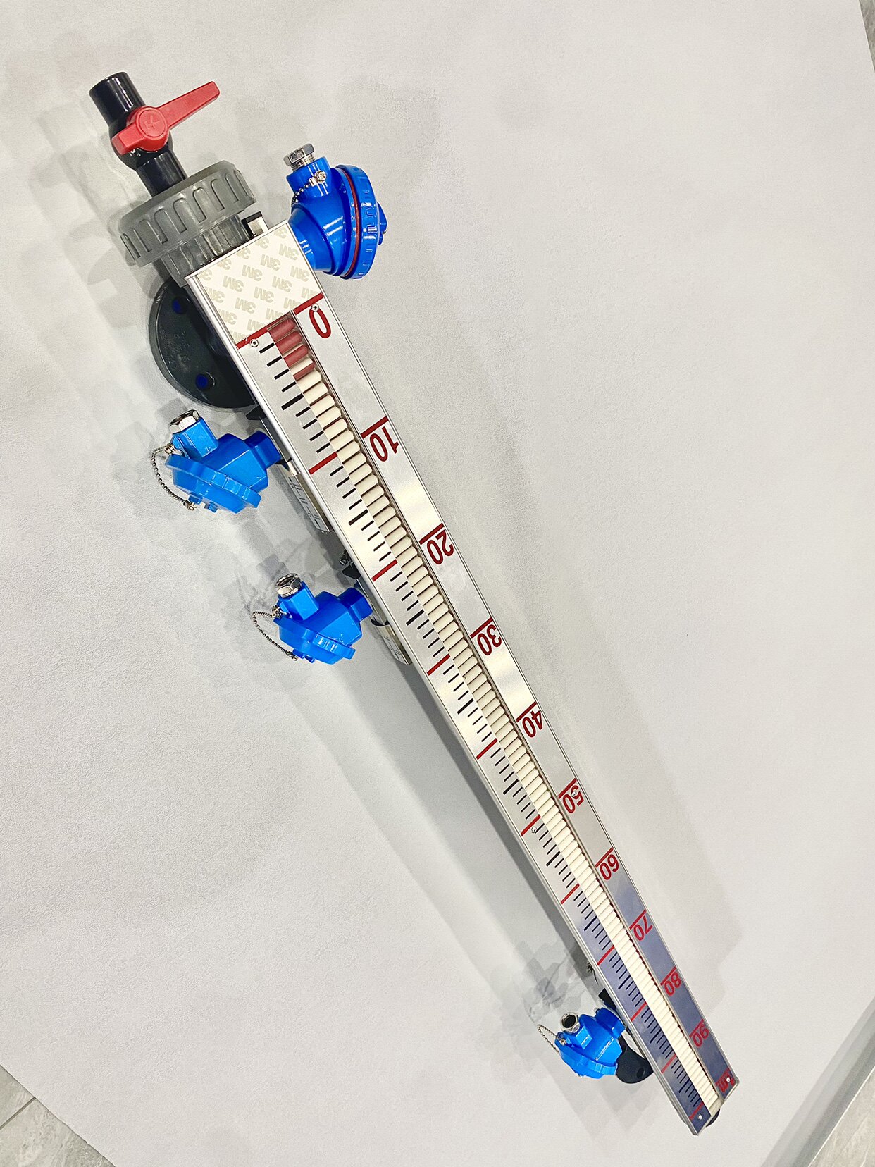 Уровнемер жидкости 磁翻板液位计捆绑式液位开关 触点型 保持型 常温 高温 防爆