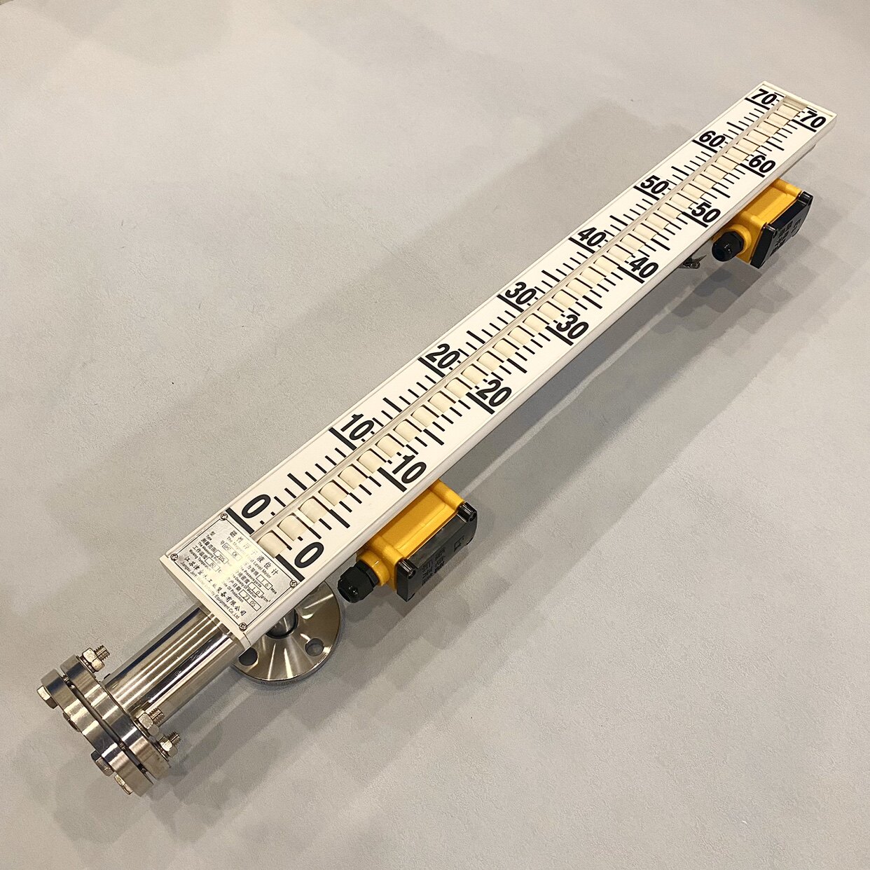 Уровнемер жидкости 磁翻板液位计捆绑式液位开关 触点型 保持型 常温 高温 防爆