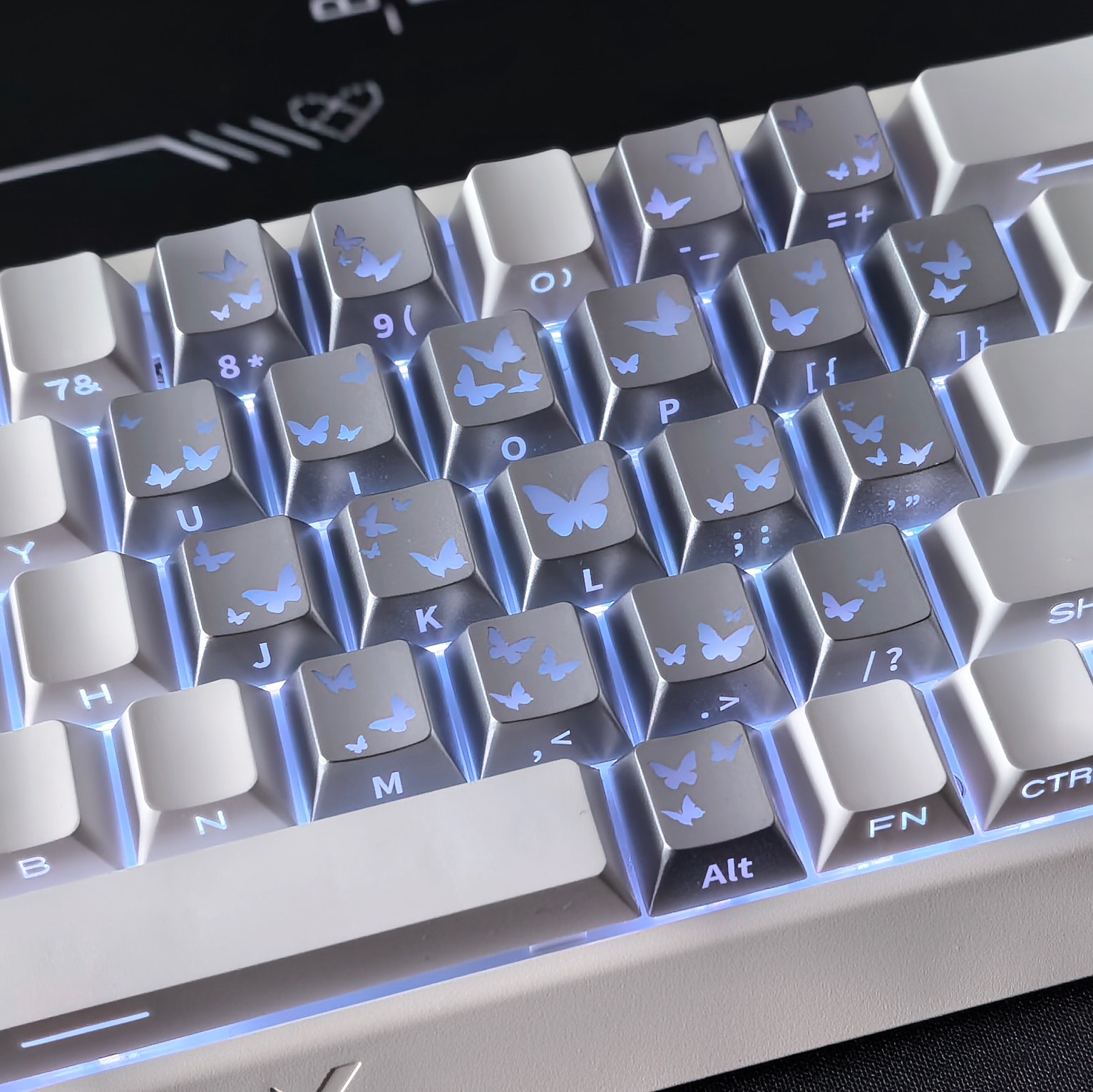 🦋 Beautiful butterfly keycaps light up your night 🌟