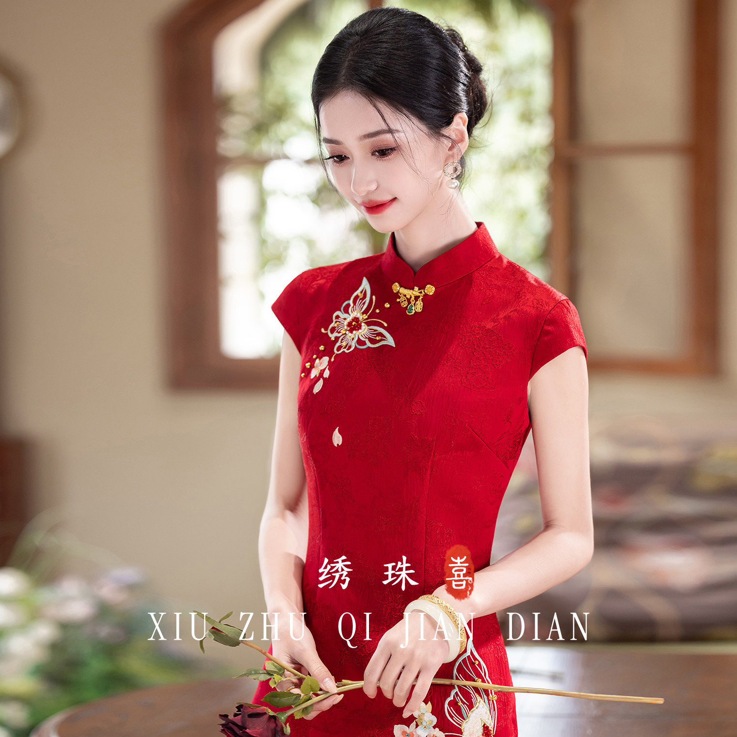 Вышитое бисером новое красное свадебное платье cheongsam в китайском стиле для помолвки невесты, маленькое и тонкое платье-футляр высокого класса, женское