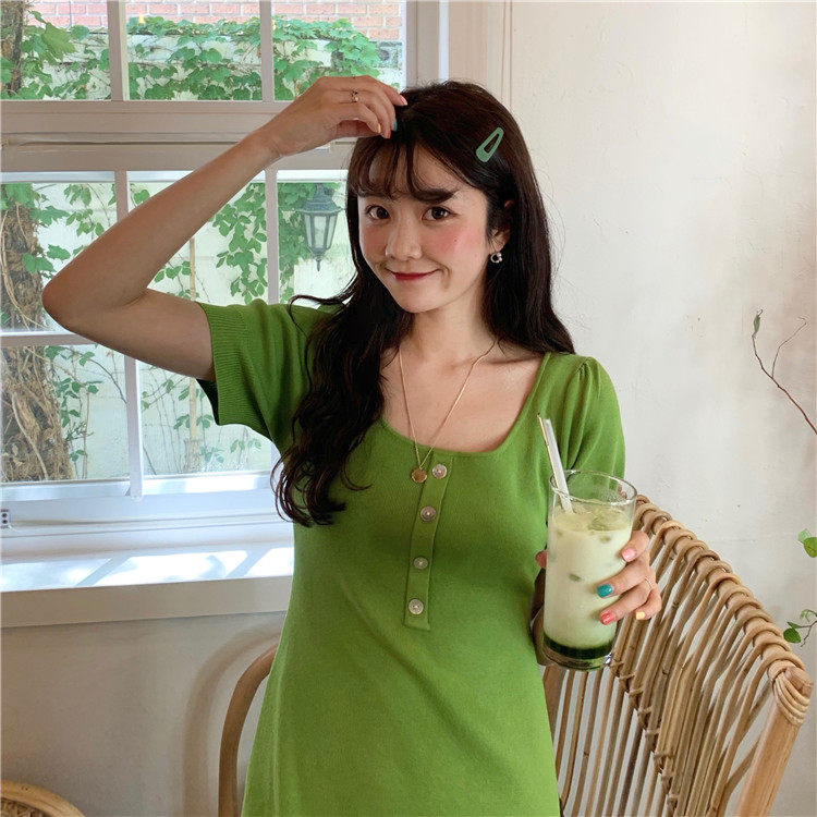 Retro single-breasted, form-fitting knitted dress that exposes the collarbone pic 13