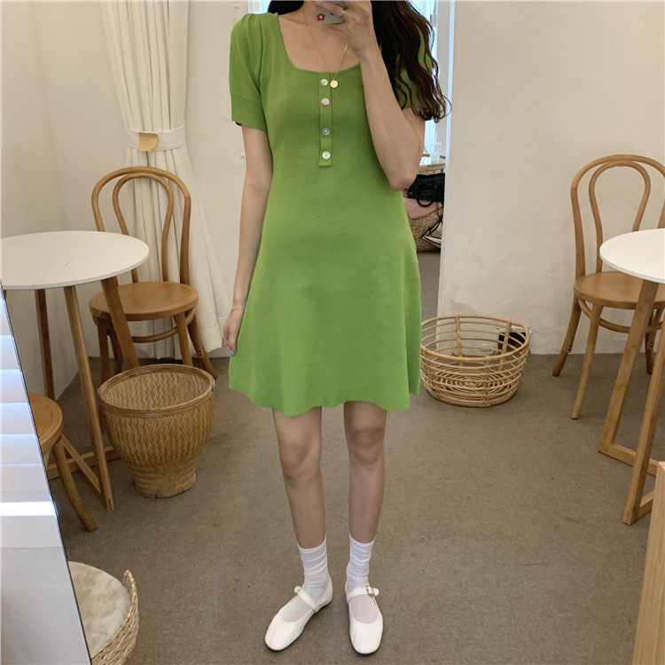 Retro single-breasted, form-fitting knitted dress that exposes the collarbone pic 17