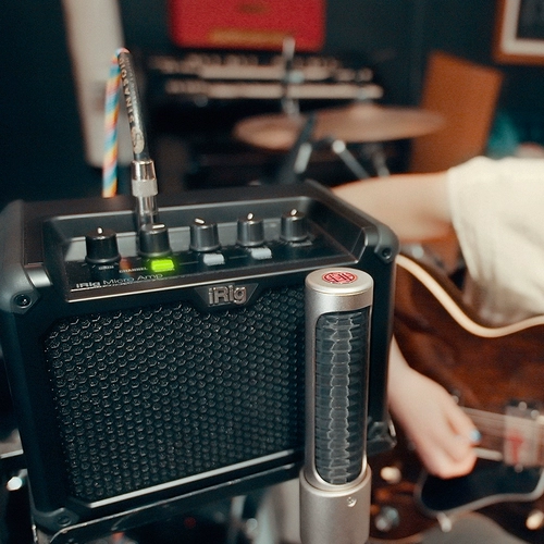 IK IRIG Micro AMP Портативная электрогитара Эффективность эффективная эффективная внутренняя запись Критическая улица на открытом воздухе