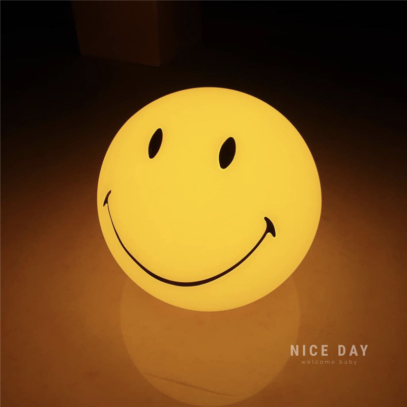 South Korea s Smiles Face Little Night Lights Baby breastfeeding Eye on Little Light Children's room Sleep desk lamp Bedroom headlights