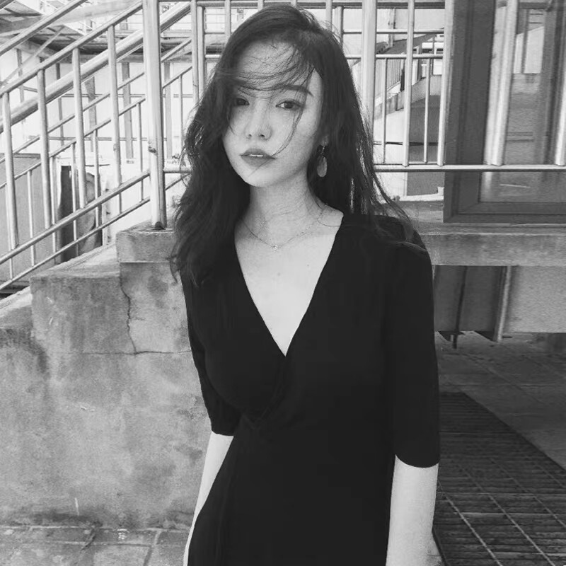 Hepburn-Style Dress for Women 2026 Summer New Korean Version Sexy and Elegant V-Neck Waist-Cinching Slimming Vintage Little Black Dress Hepburn-Style Dress for Women 2026 Summer New Korean Version Sexy and Elegant V-Neck Waist-Cinching Slimming Vintage Little Black Dress