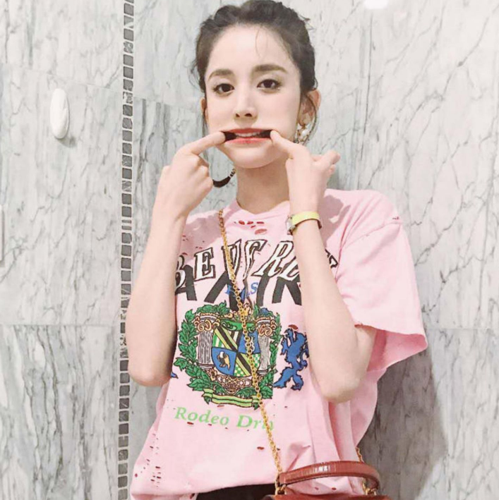 Europe station 2021 summer new Gulinaza with pink short blouse female cartoon print hole short sleeve