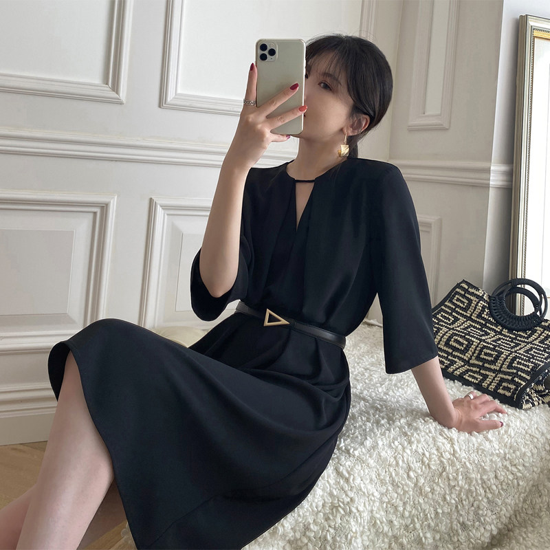 Black Snowspun Ocean Dress Woman 2022 Summer New Hepburn High Waist Display Slim Temperament V Neckline A Short Black Dress