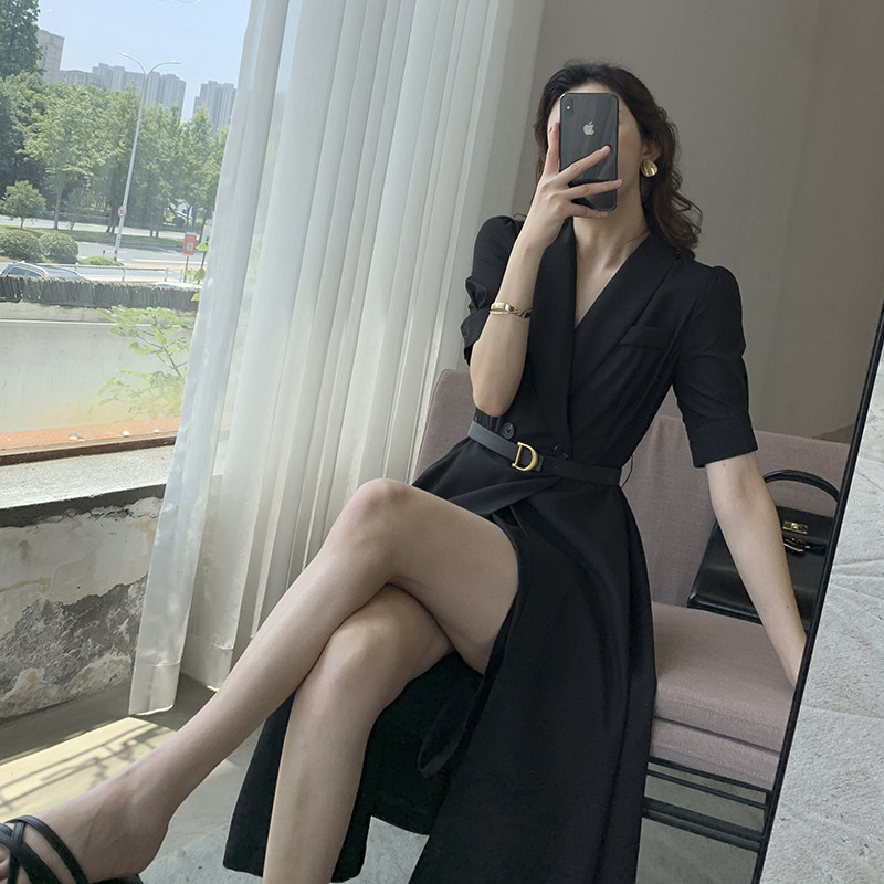 Black dress women 2021 summer new Hepburn style temperament thin waist vneck split heart machine small black skirt
