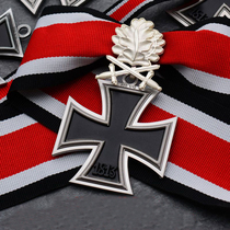 Hard lacquer Eastern Front replica Puye RK German Riding Iron Cross Badge Knight Medal inlaid with diamonds and silver oak leaves neck and chest