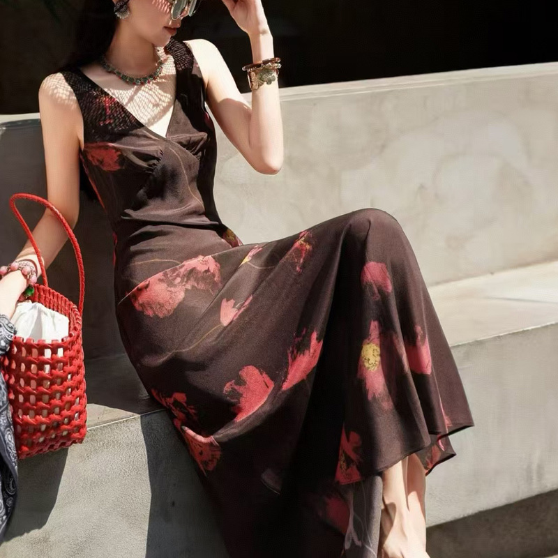 Printed Mulberry Silk Sleeveless Dress 2026 Summer New Style Deep V-Neck Slim Fit Elegant Tank Dress Extra Long Printed Mulberry Silk Sleeveless Dress 2026 Summer New Style Deep V-Neck Slim Fit Elegant Tank Dress Extra Long