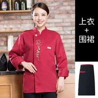 Красный лонгслив, черный фартук