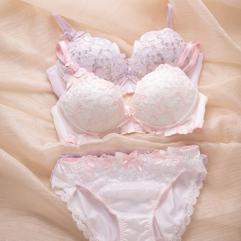 Wireless gathered embroidered bra set
