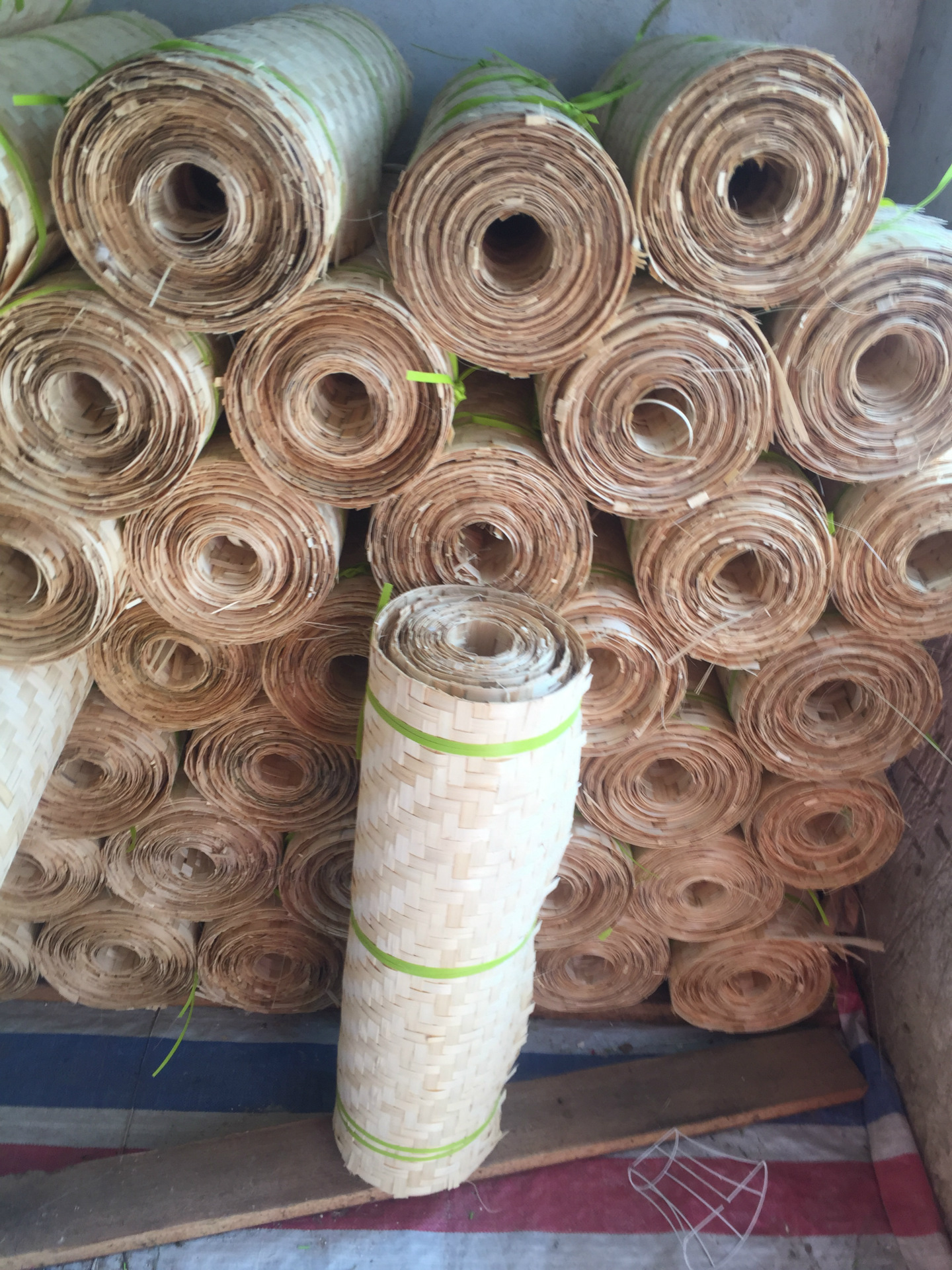 xây dựng cải tạo với một pad trần mat gắn liền với các bức tường của thảm tre tiểu tại chỗ thảm tường tùy chỉnh trang trí - Thảm mùa hè chiếu làm mát