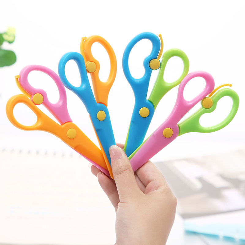 Children's manual learning stationery student safety scissors elastic and labor-saving paper-cutting tool plastic material does not hurt hands