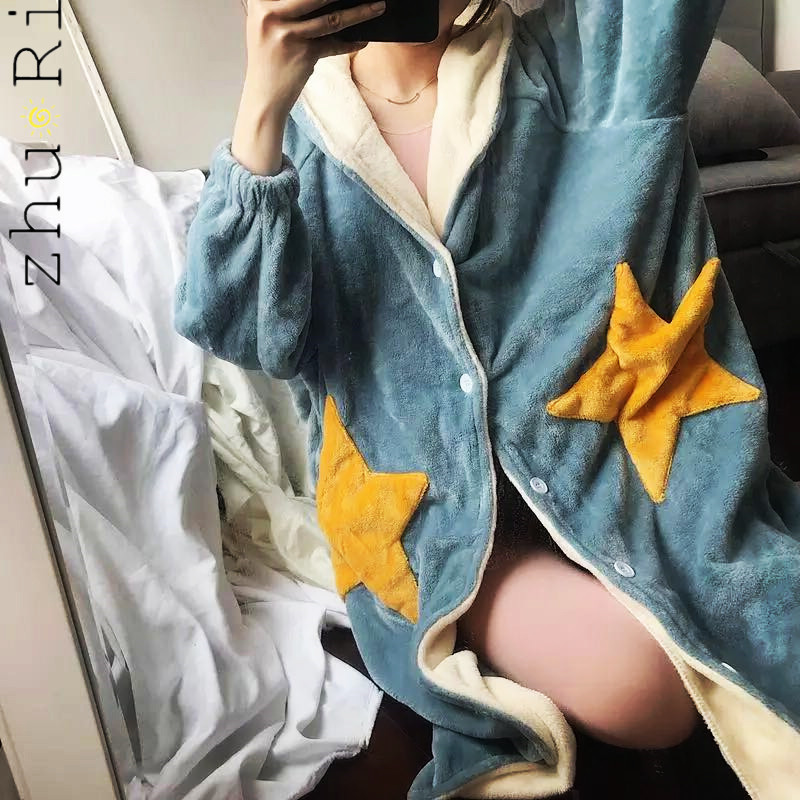 Mùa thu và mùa đông san hô lông cừu váy ngủ nữ mùa đông sao giản dị trùm đầu áo choàng flannel đồ ngủ lỏng dịch vụ nhà dài áo ngủ 2 dây