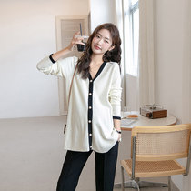 Maternity wear for spring and autumn pampering skin contrasting color V-neck mid-length elegant sweater jacket long-sleeved slimming top