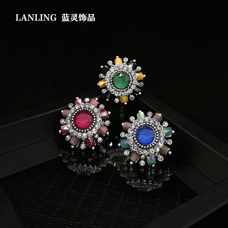 Sunflower Retro Chest Needle Upscale Women Extravaganza Cute Days With a Tidal Personality Couple Anti-Walking Light-to-Baby Pins