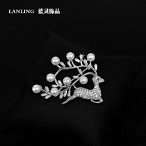 Brooch female corsage high-end fawn fashion atmosphere creative elegant temperament Pearl Badge sika deer anti-light buckle