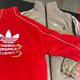 Adidas Clover Cotton Jacket ສໍາລັບຜູ້ຊາຍແລະແມ່ຍິງປີໃຫມ່ CNY ລະດູຫນາວ Reversible Thickened Cotton Jacket KA0822