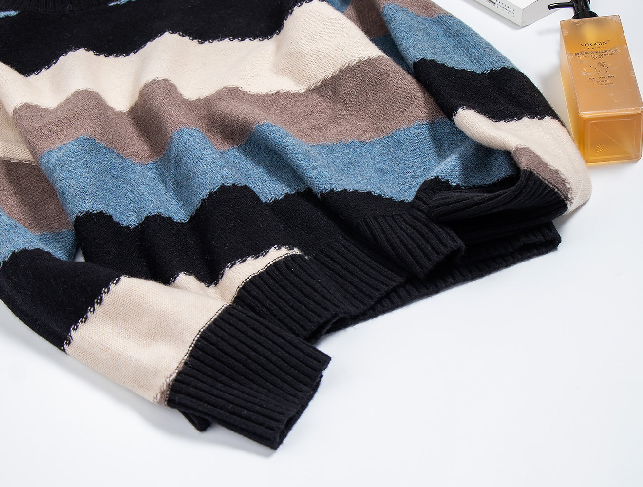 Maiiiol at first sight, fashionable and foreign contrasting striped pattern, loose, thick and comfortable wool series Maiiiol at first sight, fashionable and foreign contrasting striped pattern, loose, thick and comfortable wool series