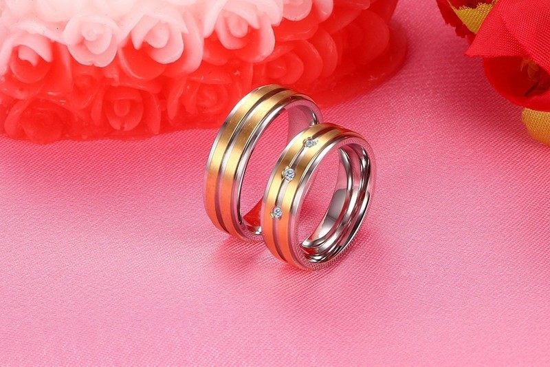 Gold Couple Ring Between Titanium Steel Simple Electric Gold Ring Between Cams Diamond Couple Ring CR-026