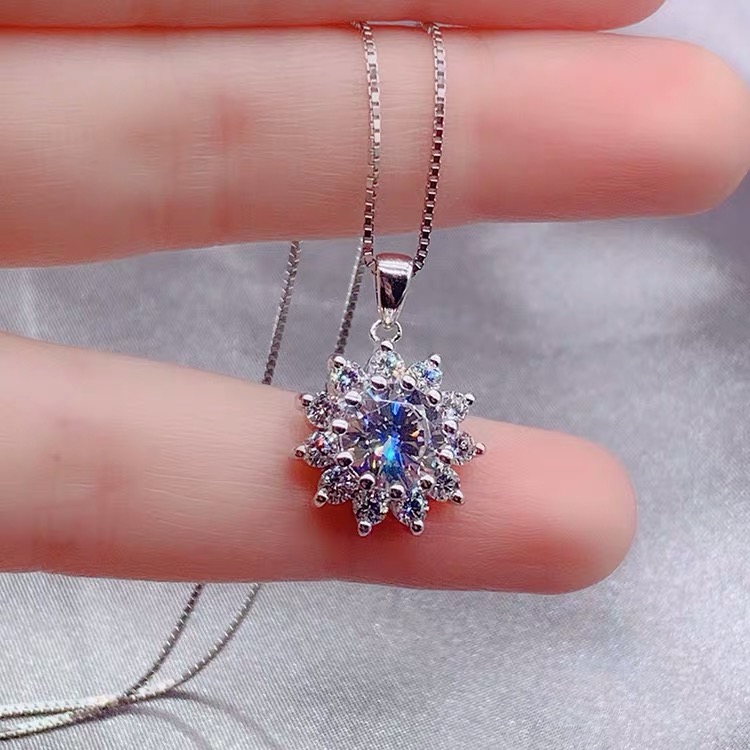 PT 950 Platinum Necklady Sunflower Mosan Snow Pearl Simulated Diamond Closure Bone Cover Birthday Gift