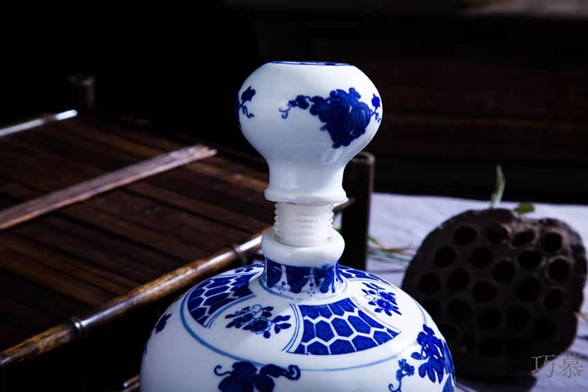 Qiao mu jingdezhen 1 catty 2 jins with liquor bottles of blue and white ball watermelon cane ceramic bottle wine wine