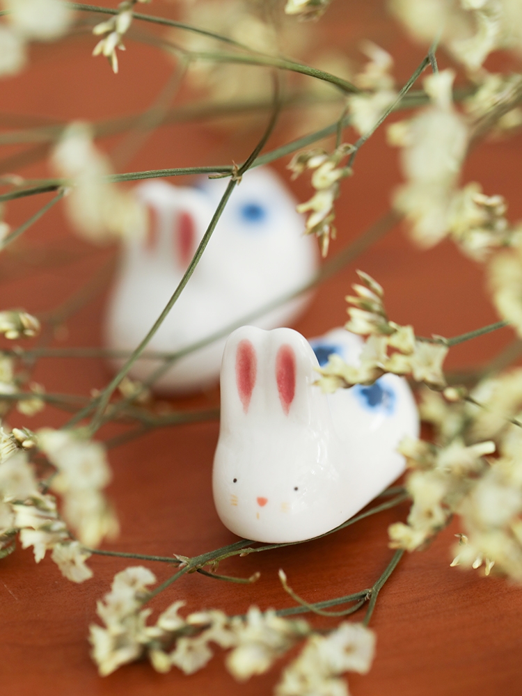 Japanese chopsticks Joe qiao mu LH household creative lovely furnishing articles informs the ceramic is put value frame chopsticks pillow spork shelf