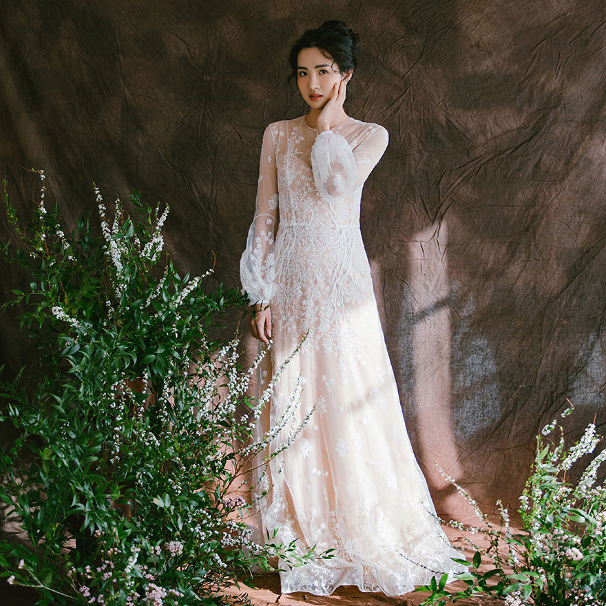 Mori Super Immortal Wedding Dress 2021 New Long Sleeve Slim Outdoor Lawn Simple Lace Travel Lightweight Wedding Dress