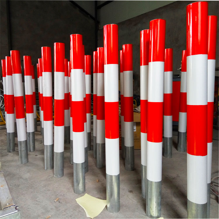Factory direct galvanized steel pipe warning column Reflective column Anti-collision column Red and white fixed column Crossing column