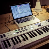 Arturia keylab Essential 49 61 88 Ключи полу -компиляции MIDI -клавишная подушка