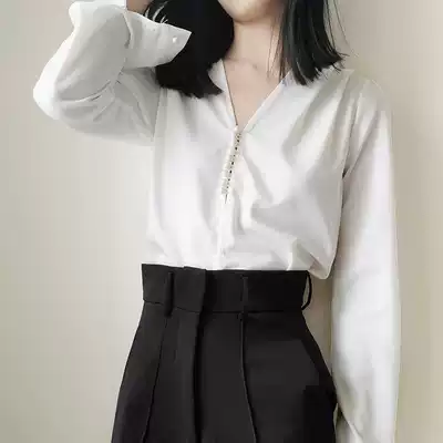 Yagger white satin shirt female design sense minority V collar pearl buckle heart machine thin matte silk temperament
