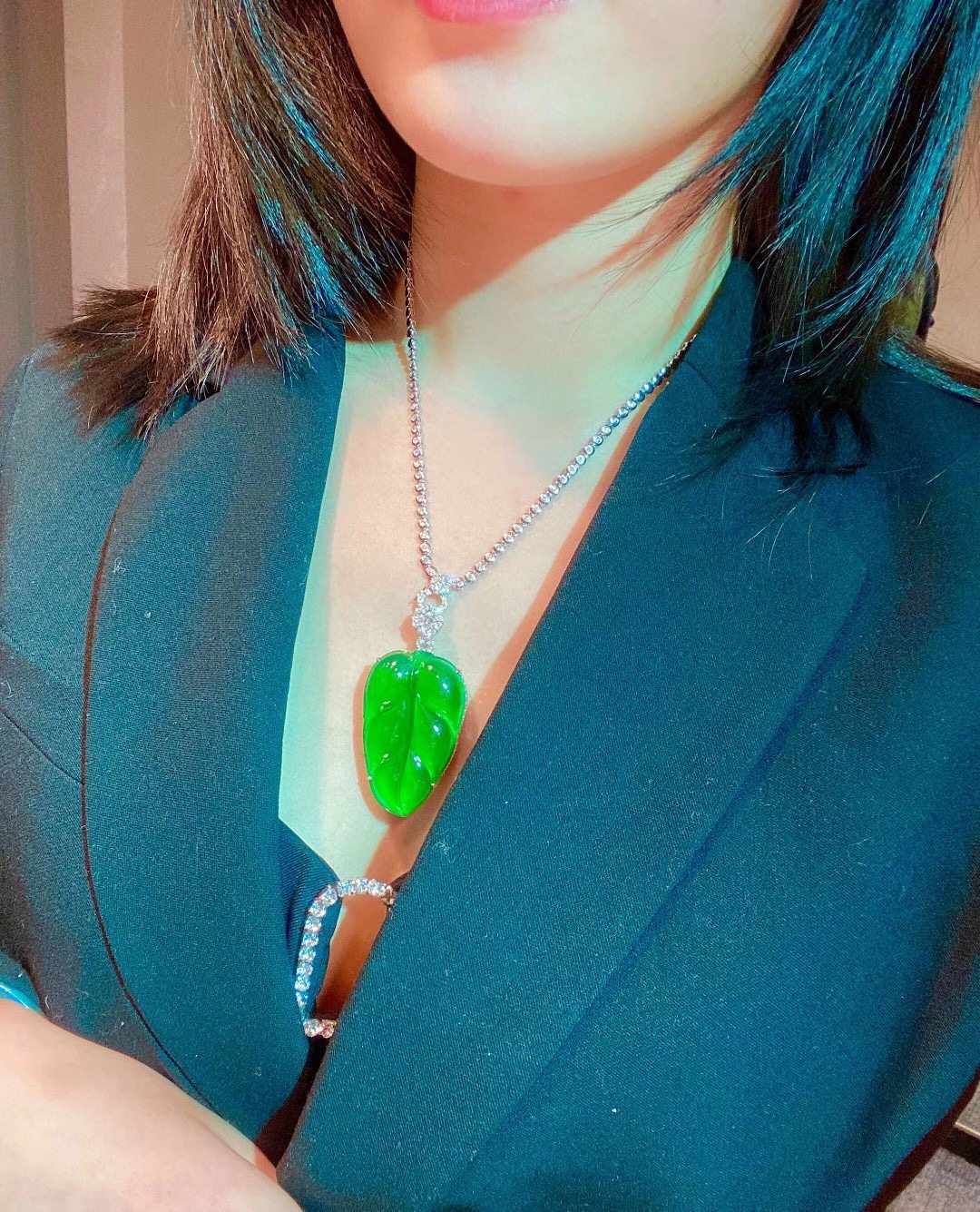 Ice species Zhengyang green leaf jade pendant natural Myanmar a goods 18k gold inlaid gold branch jade leaf pendant female
