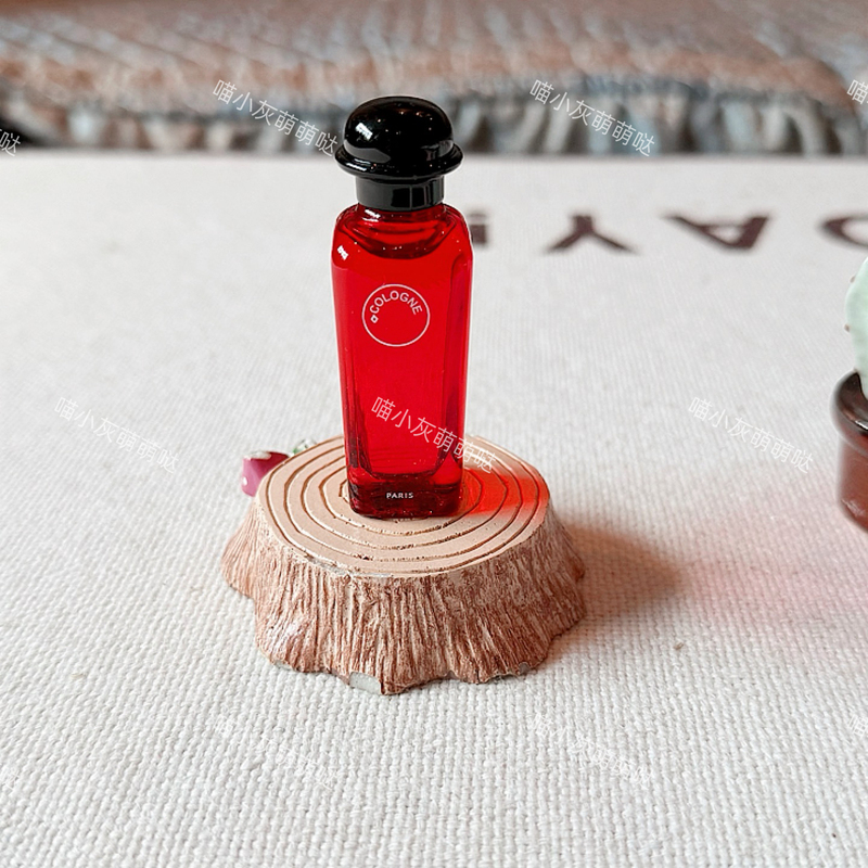 Aima Q Version Blood-Red Large Yellow (Color) Without Box 7.5ml Without Nozzle Dot Applicator Type