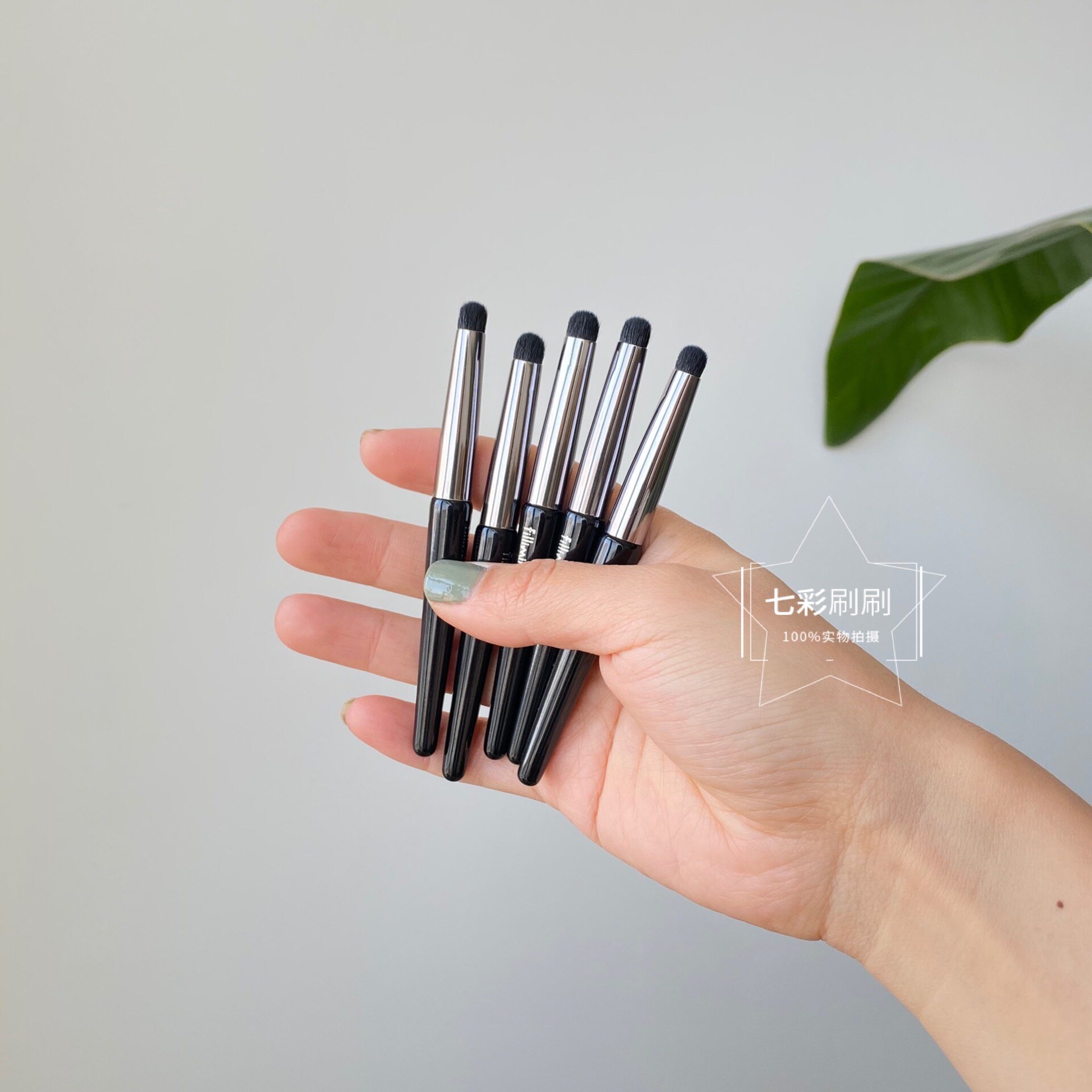 South Korean single fillimilli931 portable wide lip brushed mist facial lip Lip Faint Brush