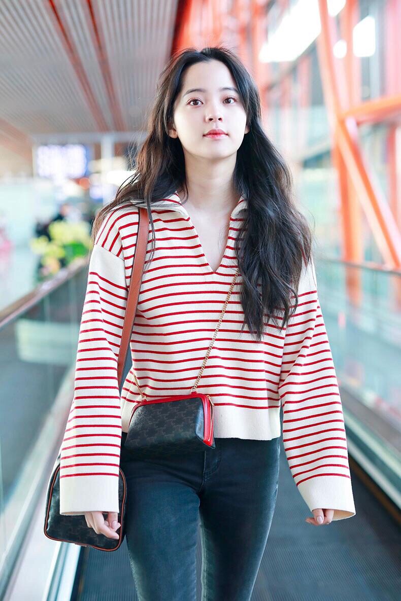 Johin Ouyang Nana stars with the same fall red and white striped Xianthin polo-knitted sweatshirt blouse and women