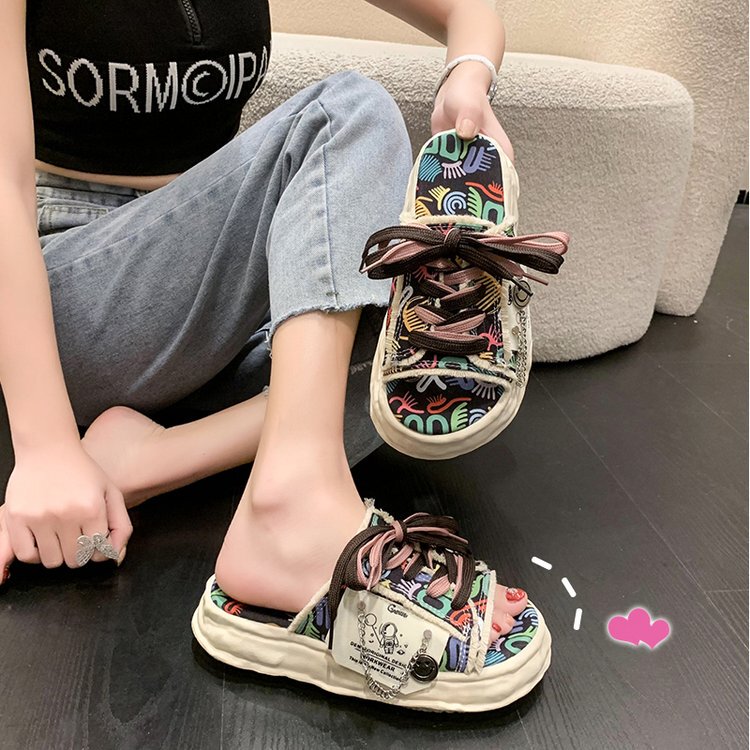 Cute Bear Thick-Soled Slippers for Women, Suitable for Outdoor Wear at the Beach, 2026 Summer New Canvas Half-Slipper Fufu Shoes