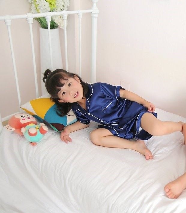 Thanh niên mùa hè Tay áo ngắn Băng lụa Cặp đôi Bộ đồ ngủ mỏng Đàn ông và Phụ nữ Lụa thật Cha mẹ Gia đình Ba Dịch vụ tại nhà pijama đẹp cho cả nhà