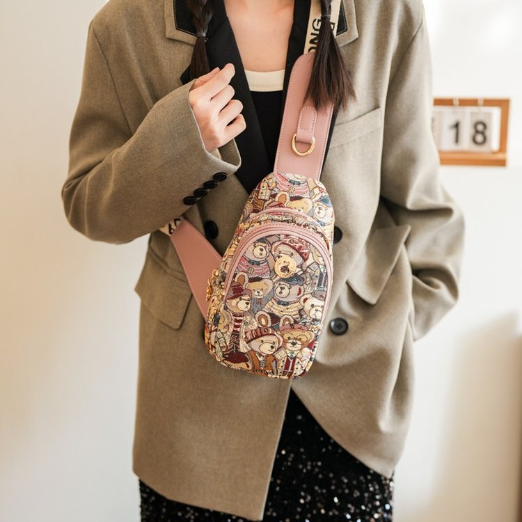 Crossbody Bag with Stylish Bear Design, High-End Embroidered Canvas Bag, New Chest Bag, Women's Bag, Fashionable Waist Bag, Niche Bag for Women