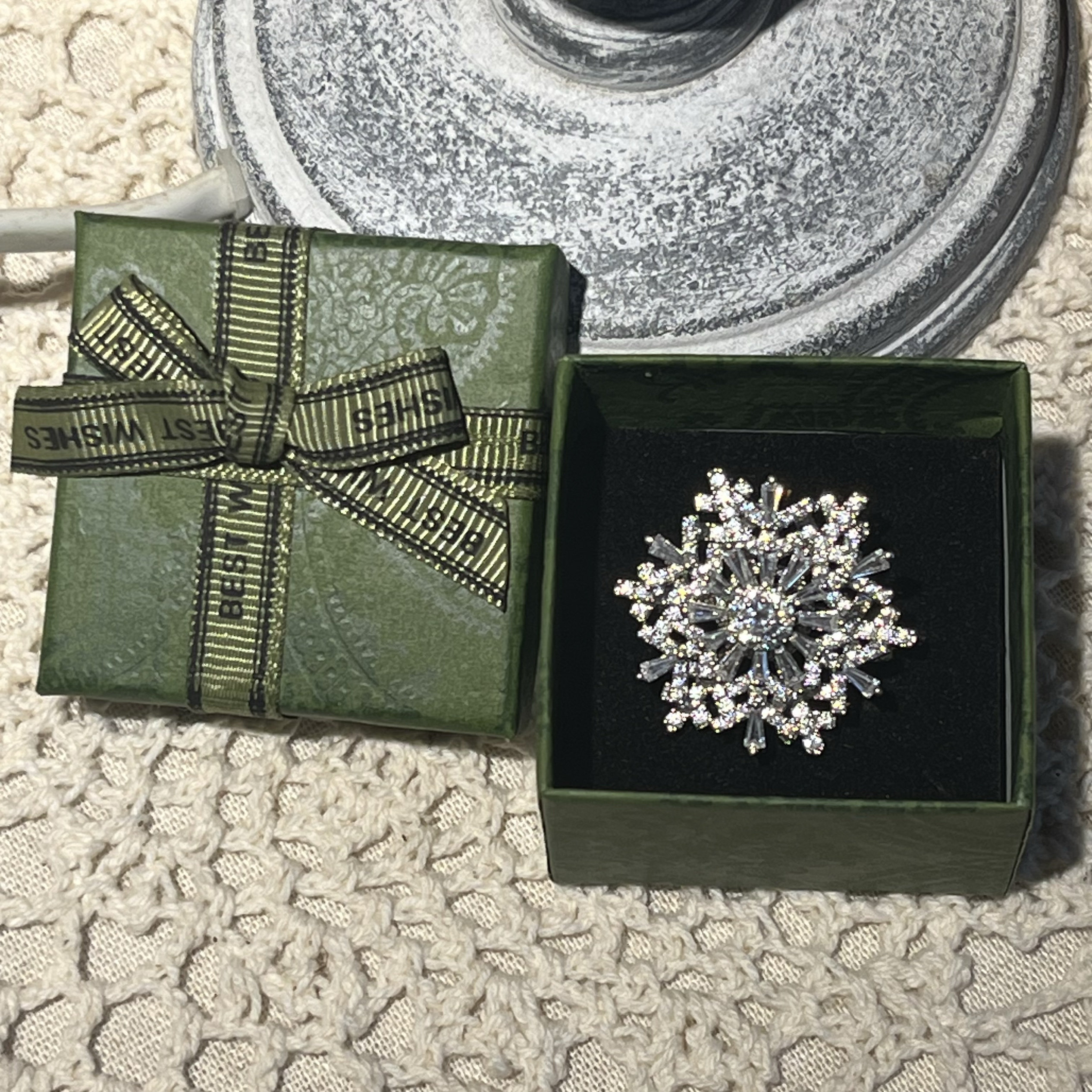world.taobao.com: Harbin Tourist Souvenirs Snowflake Brooch