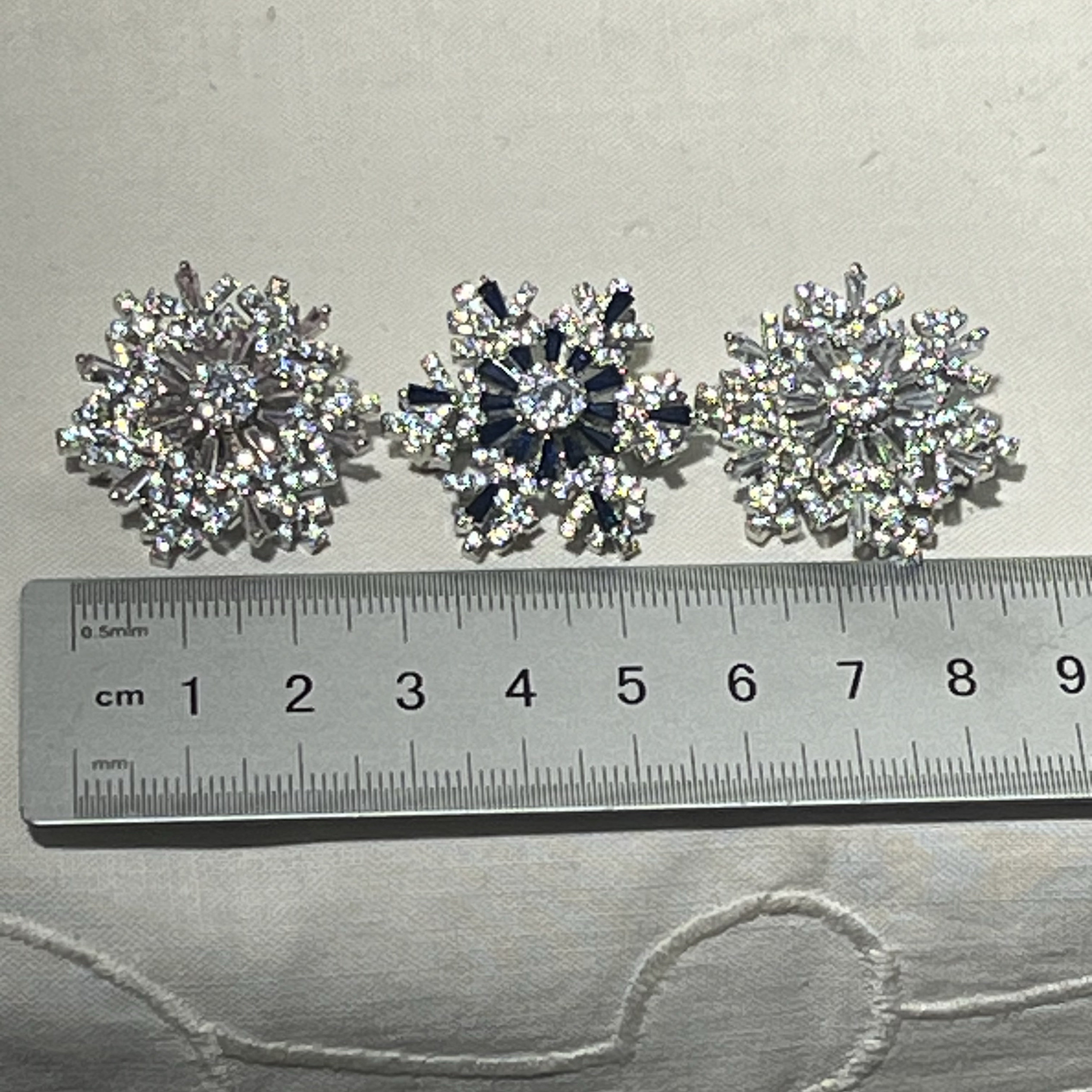 world.taobao.com: Harbin Tourist Souvenirs Snowflake Brooch