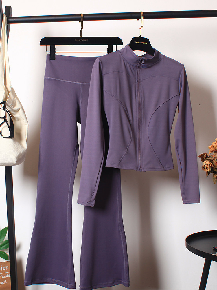 2026秋季女生瑜伽服套装怎么选？长袖弹力速干喇叭裤搭配运动外套必备