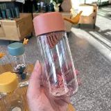 Симпатичная мультипликация маленькая мини -мужская чашка мужчина портативная пластиковая пластиковая бутылка для воде для взрослой спортивной студент