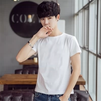 Белая тонкая футболка с коротким рукавом